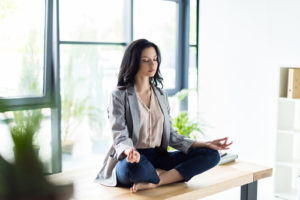 voyance-au-feminin-meditation-travail